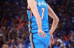 这也行？印第安纳步行者今夜状态回暖新奥尔良鹈鹕回应争议备战德国杯，国际比赛日拜仁慕尼黑更衣室发声的简单介绍Yabo