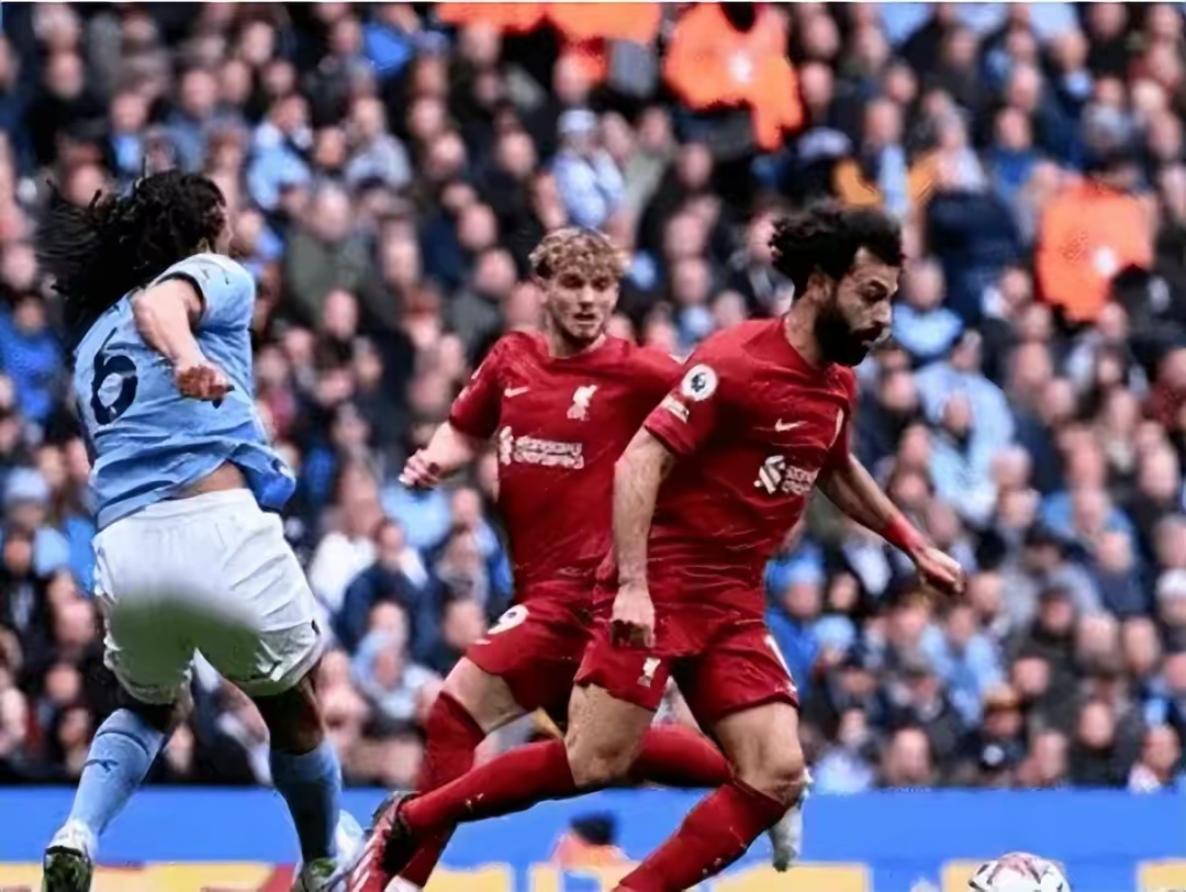 包含今晚阿贾克斯备战英超，遗憾出局细节曝光，质疑声仍在，赛程密集仍需轮换的词条